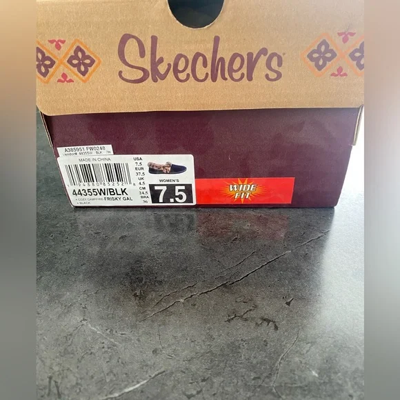 Women’s Skechers slippers.  NWOT.  Size 7.5 - Picture 8 of 11